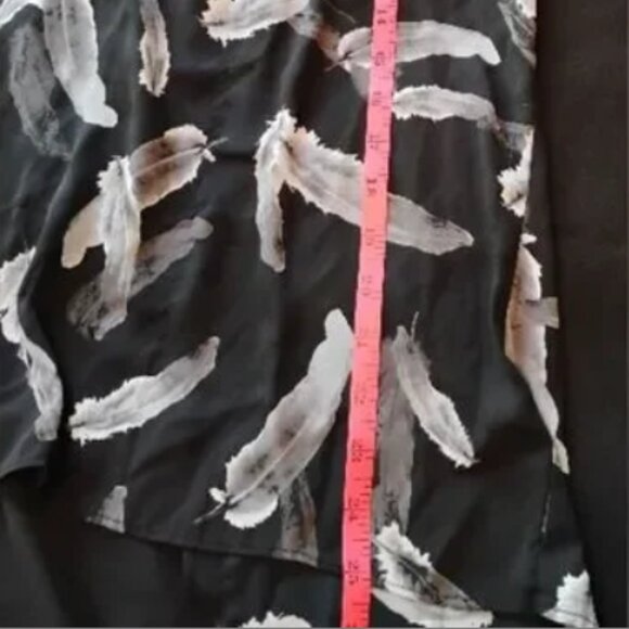 Express Women's Black White Sheer Sleeveless Top Size Large Feather Print - Picture 7 of 7